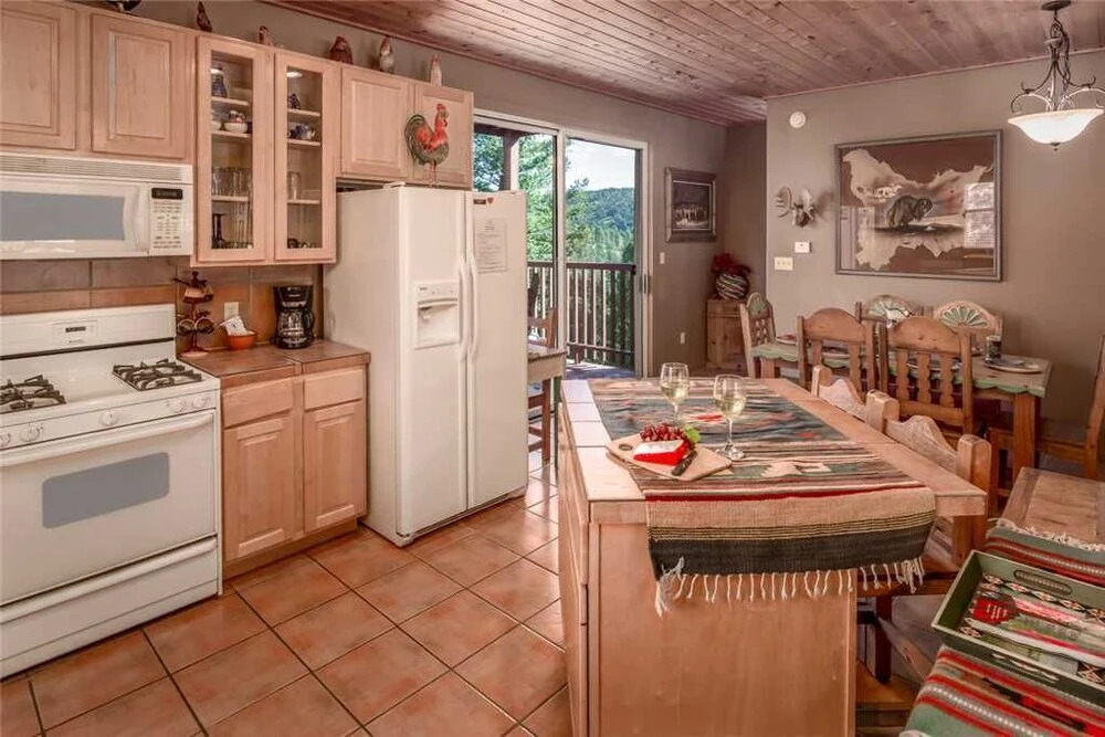 Adobe Hacienda - Three Bedroom Cabin with Hot Tub