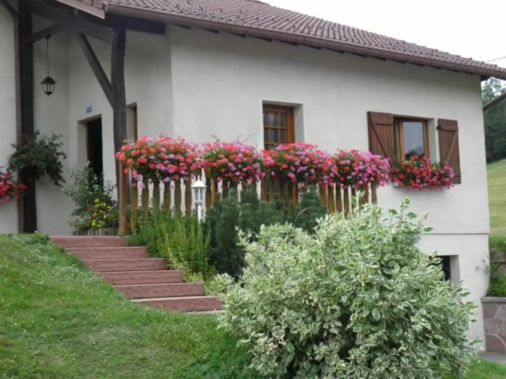 Appartement Confortable avec Accès Facile, Proche Ski et Randonnée - FR-1-589-137