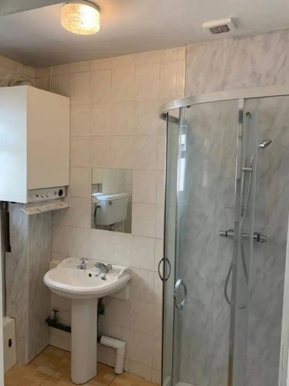 Immaculate 7-bed House in London