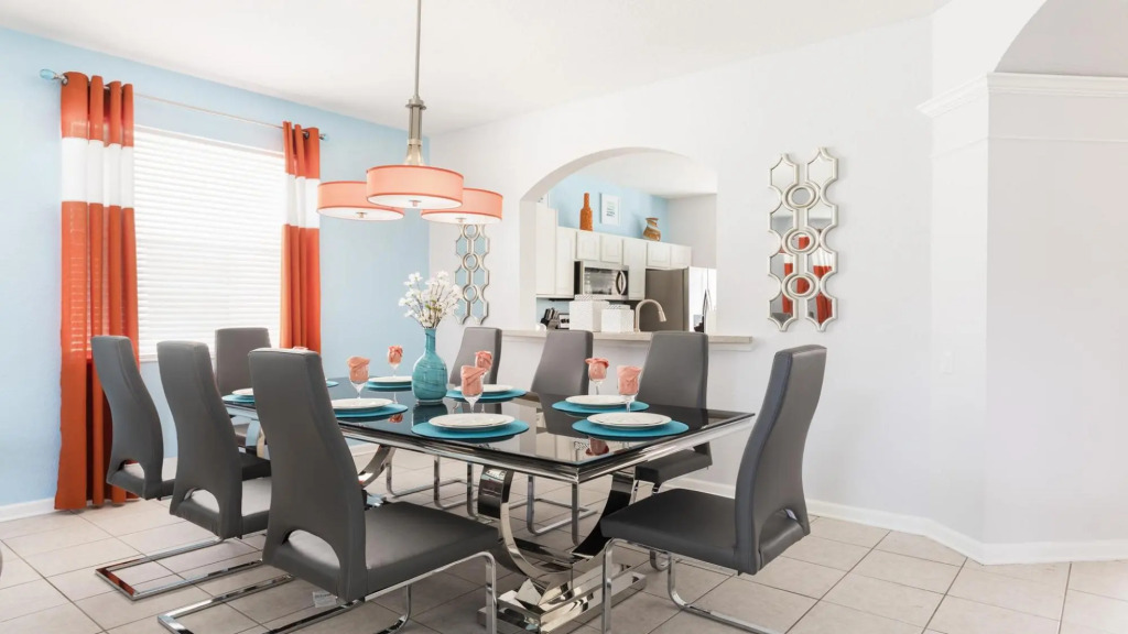 6BR Villa Near Disney w South-facing Pool spa