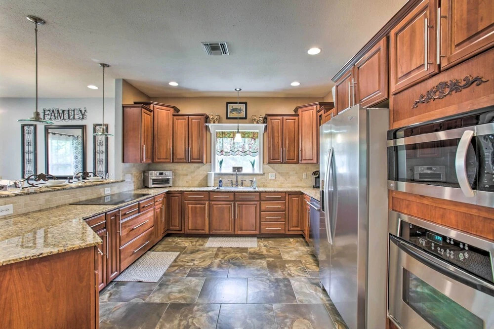 Waveland Family House, 4-minute Drive to the Beach