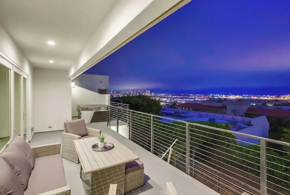 The California - Dreamy San Diego Oasis w Hot Tub
