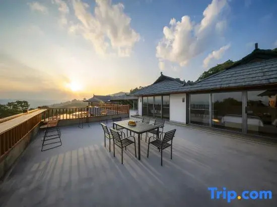 Sea of Clouds at Sun | Leisure and Holiday Courtyard