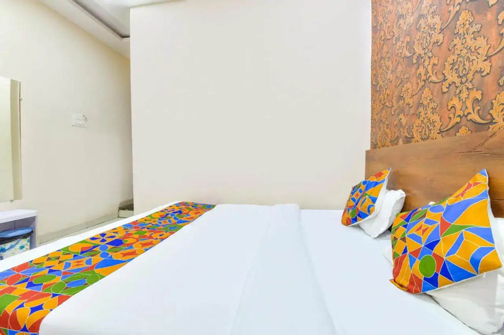 FabHotel Raghumani Palace - Nr Mahakal Mandir
