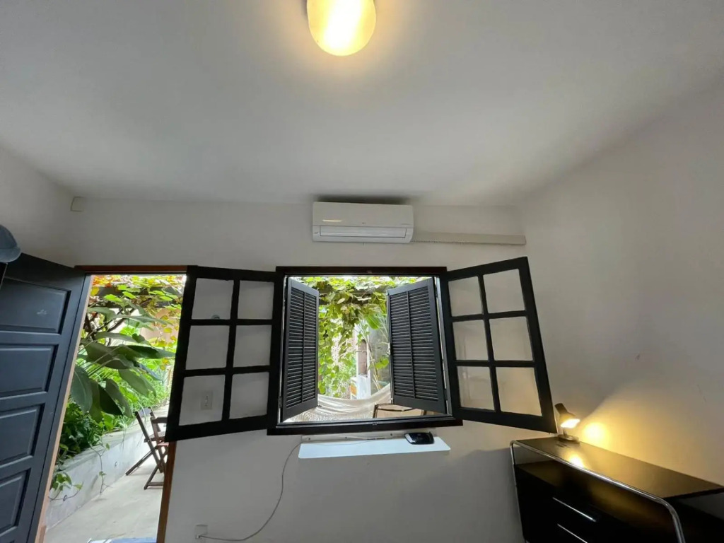 Casa de Tijolos com Churrasqueira Vila Fechada