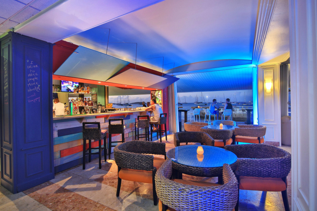 Le Beach Hotel