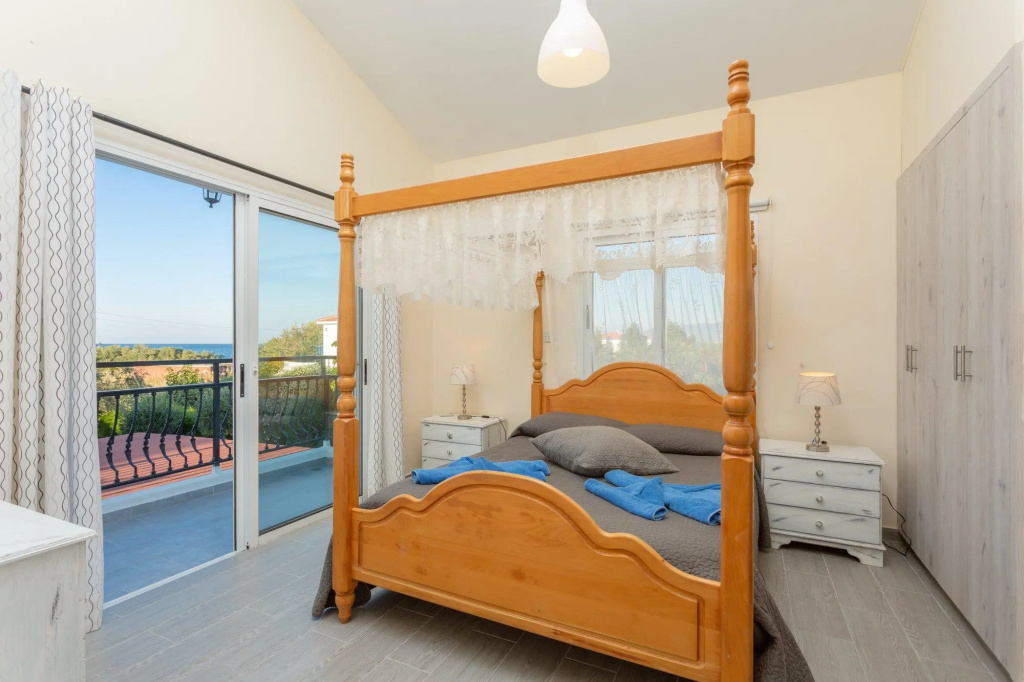 Sun Beach Villa Tria