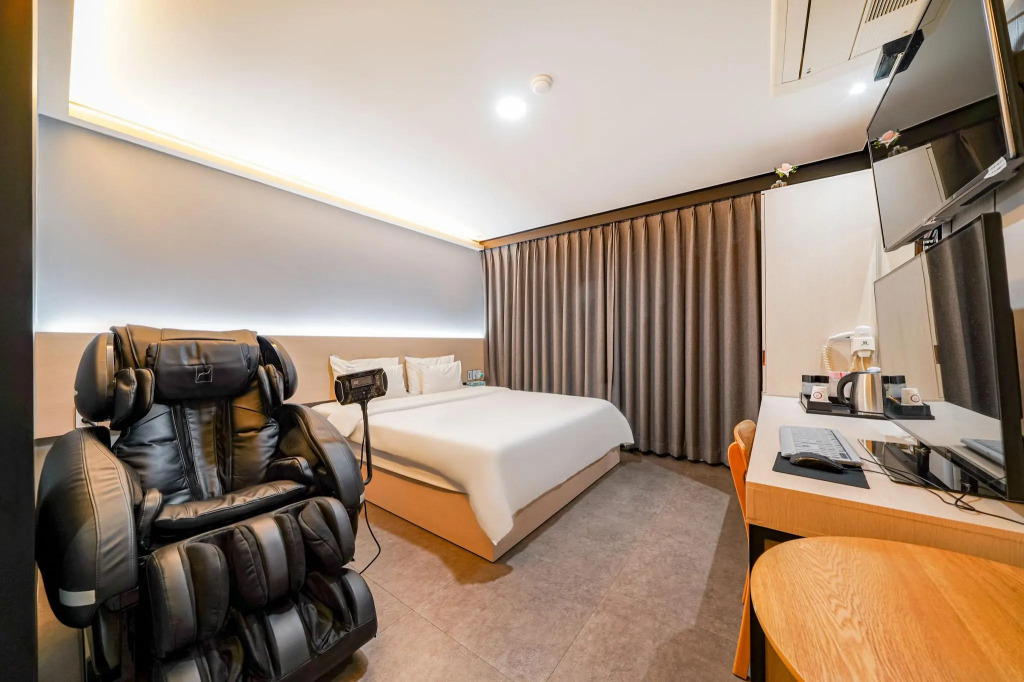 Hotel the May