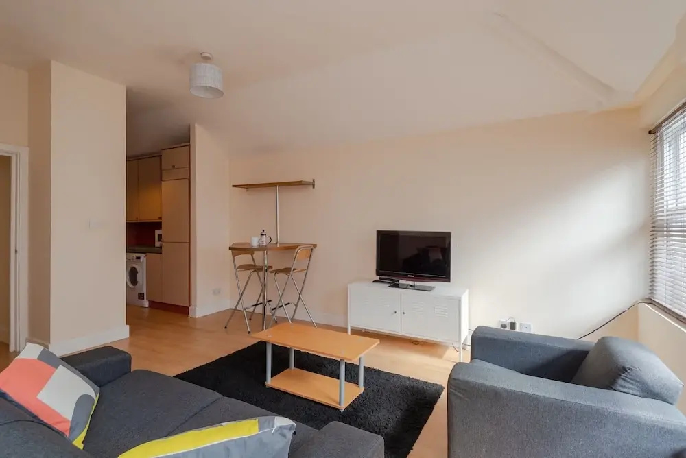 Light and Clean 2bed Flat, Nearby Liverpool Street