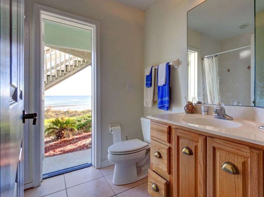 Beach Whisper, 4 Bedrooms, Sleeps 9, Beach Front, HDTV, WiFi