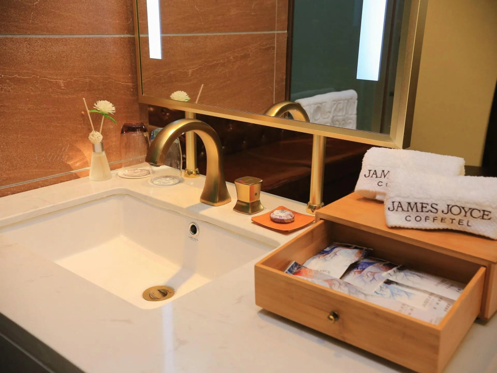 James Joyce Coffetel· Lu'an Huoshan Yingjia Avenue Wenfeng Plaza Store
