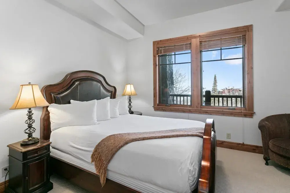 Grand Lodge - 3 Bedroom Deluxe #206 - Ski-in/out 3 Condo