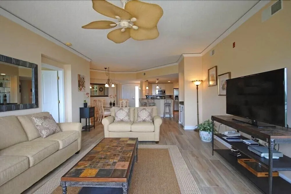 Hampton Place 6407
