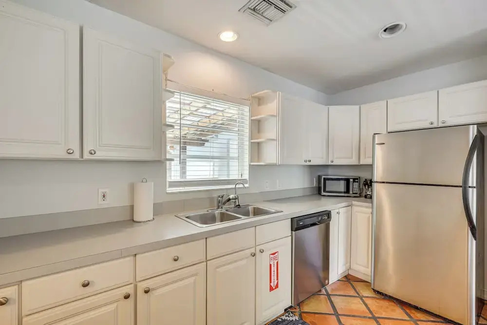 < 1 Mi to Las Olas Boulevard: Cozy Retreat w/ Yard