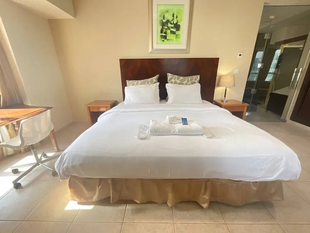Marina Marvel Room Elite Residences