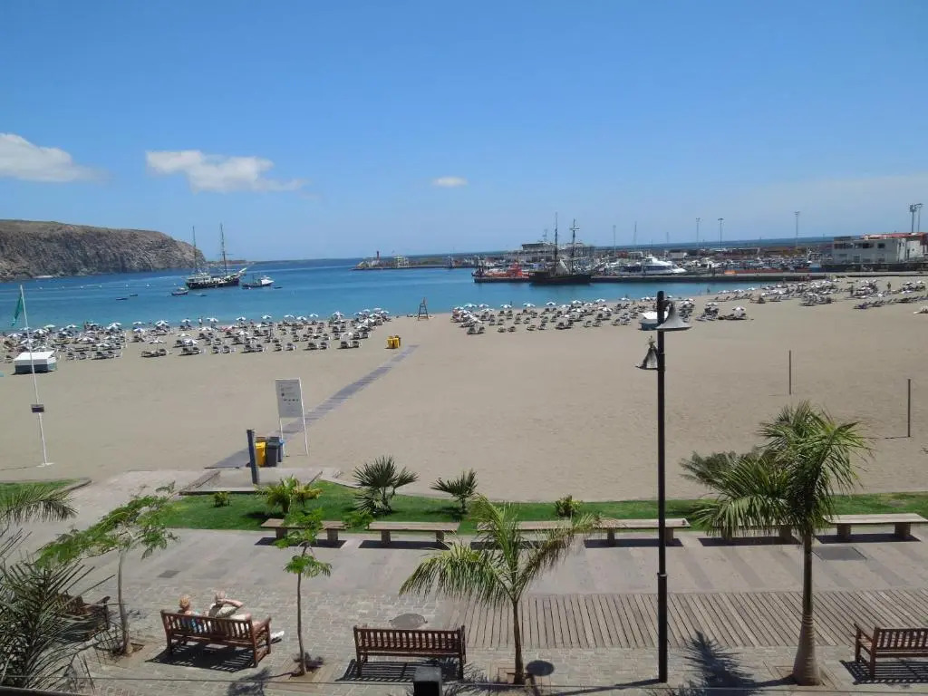 Castle Harbour with heated pool, only 700 meters to the beach, Wifi, balcony