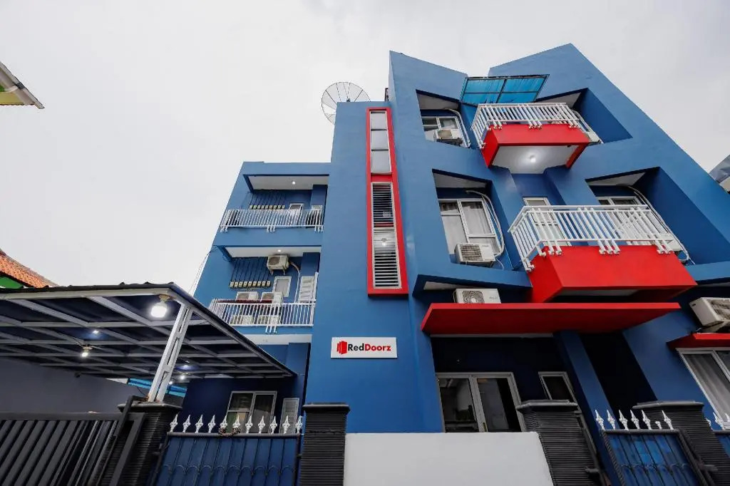 RedDoorz Syariah near Metropolitan Mall Bekasi
