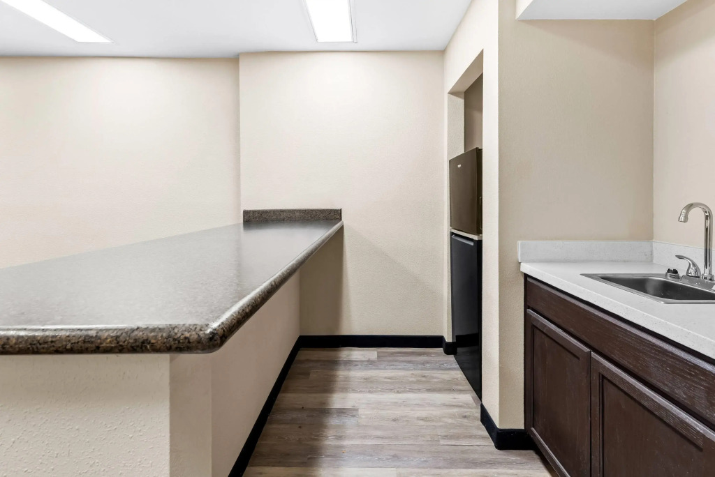 Baymont by Wyndham Port Arthur - Groves Area