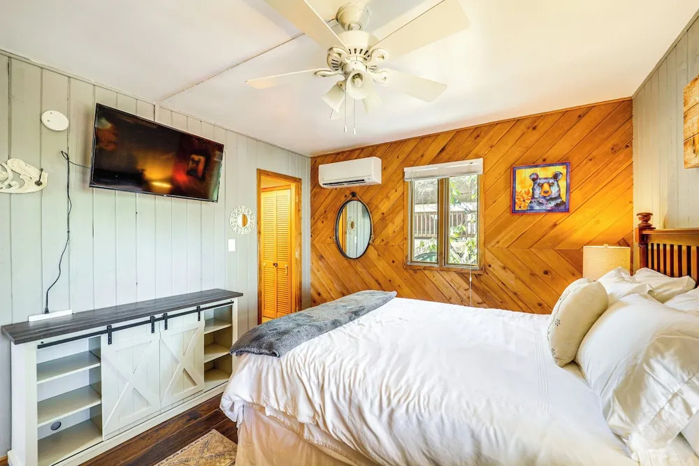 Near Lake + Trails: Rustic Newland Cabin w/ Deck!