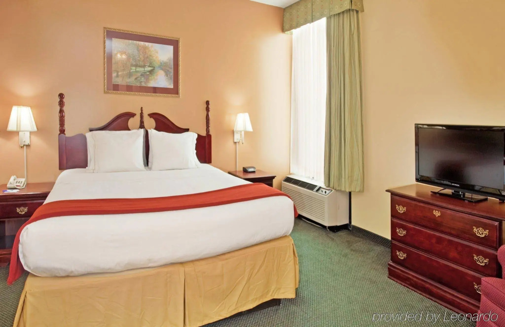 Holiday Inn Express Marshfield - Springfield Area by IHG