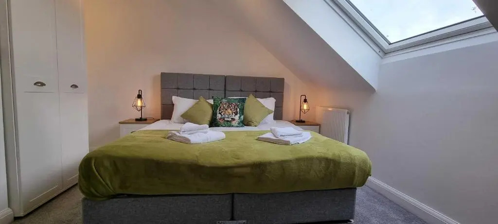 Near City Centre 4 Bed 2 Bath House with Parking, Digbeth, Birmingham