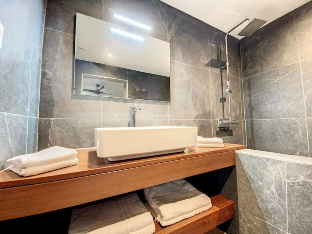 Princess Blue, 3BDR, Beach Front Deluxe, Orient Bay, Pool, Wifi 100 Mps