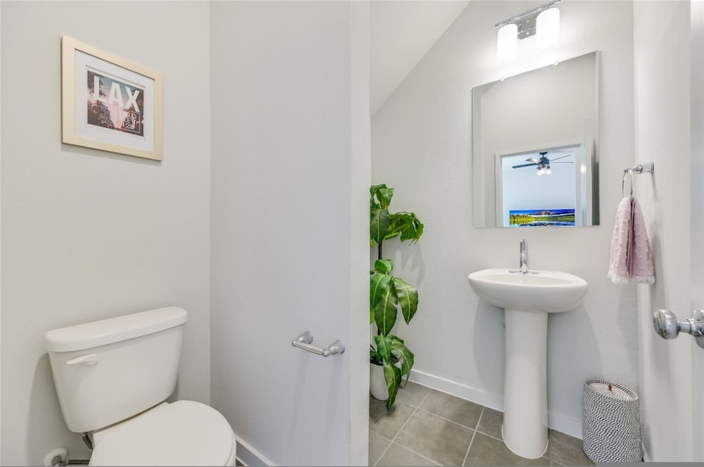 Spacious 2BR Flex Room Home Near Tech Campuses