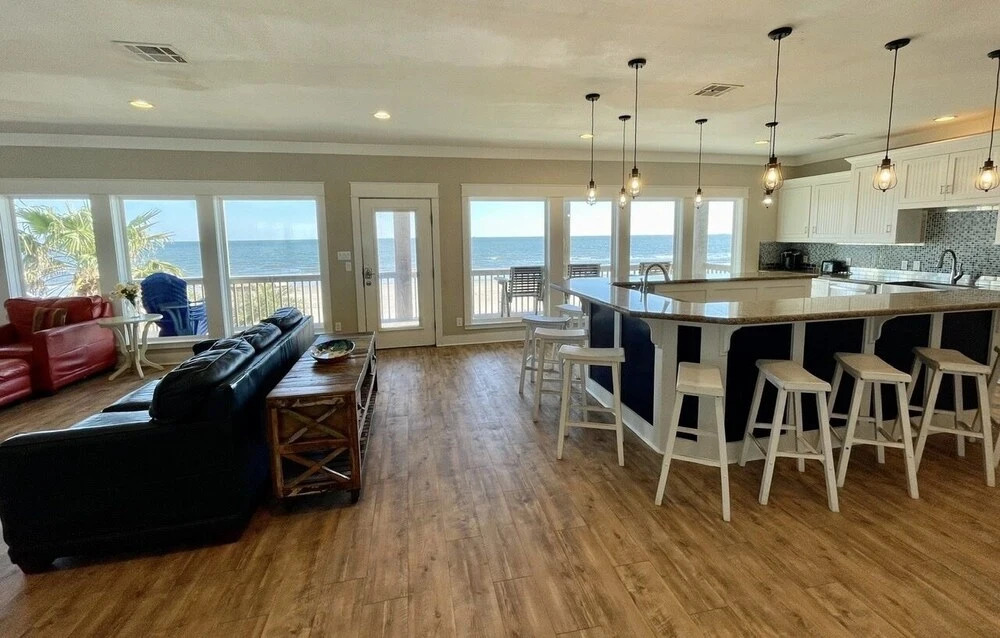 23 Yards To The Sea 6 Bedroom Home by Redawning
