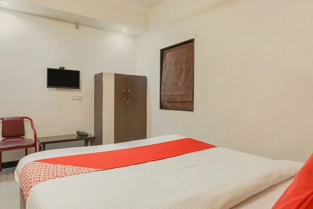 OYO 24674 Hotel Rajshree