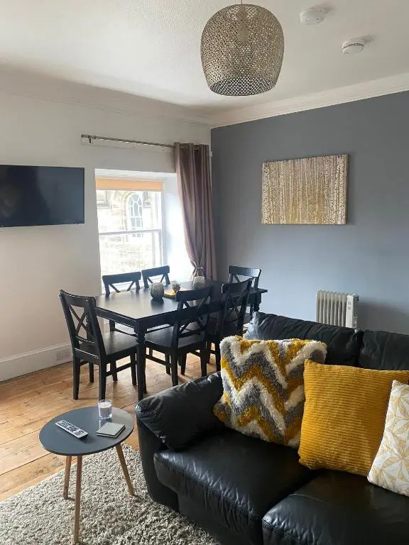 Central 3 bed flat, Forres