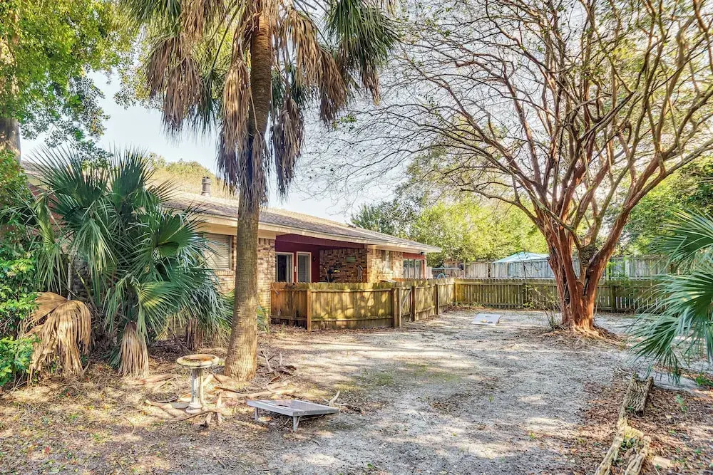 Poolside Oasis: 7 Mi to Pensacola Beach Boardwalk!