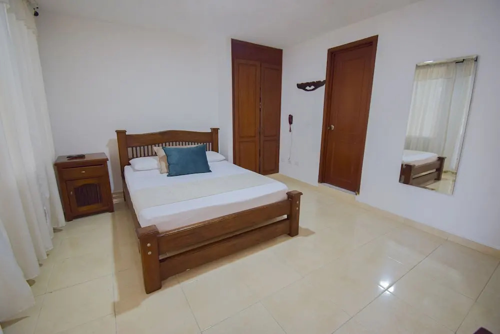Hotel Toledo Plaza