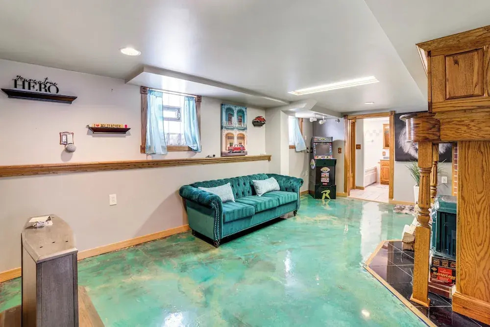 Private Hot Tub & Patio! Chicagoland Extended Stay