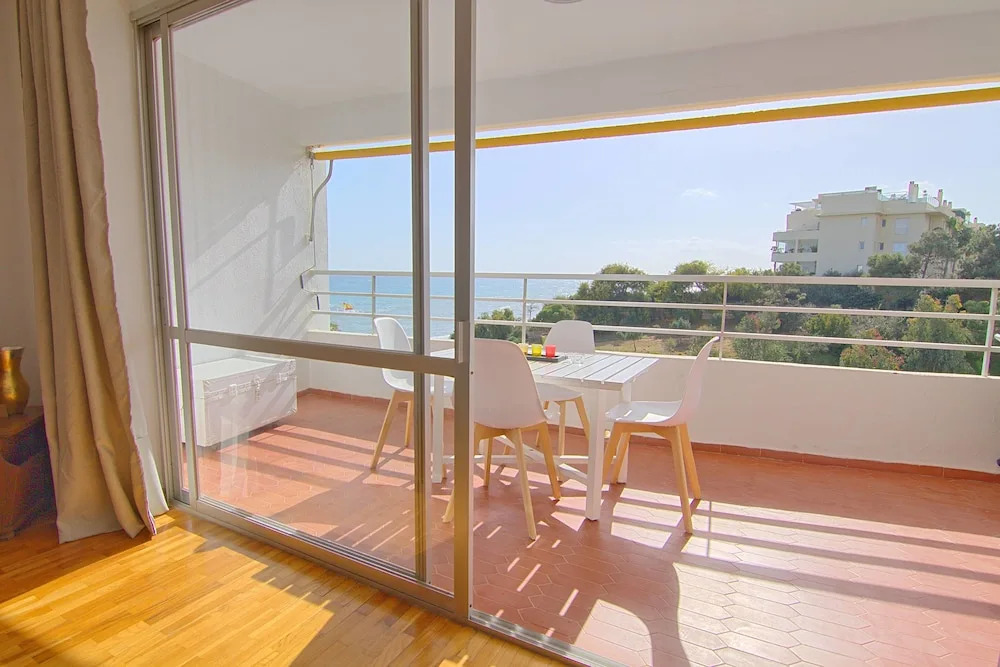 Luna Beach Studio 210