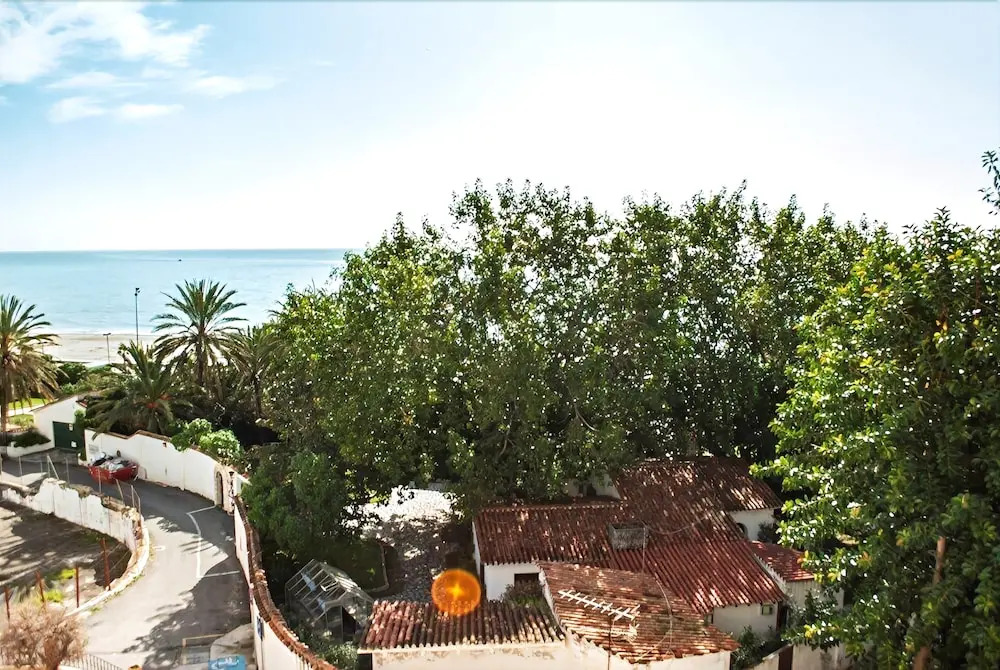 Beachfront Vacation Apartment in Fuengirola Ref 102