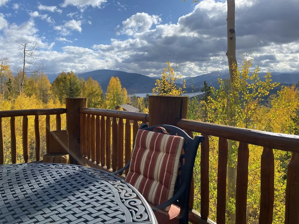 Platinum Mountain Home Getaway, Private Hot Tub, Nearby Outdoor Activities! 4 Bedroom Home by RedAwning