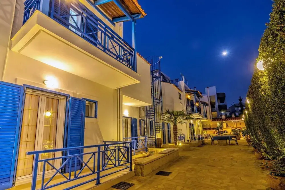 Bbq, Balcony, 42mbps, King, Backyard, Full Kitchen-1