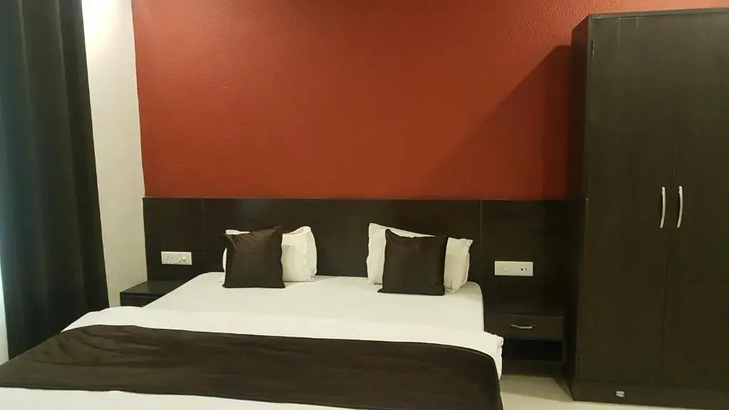 Hotel Once Again