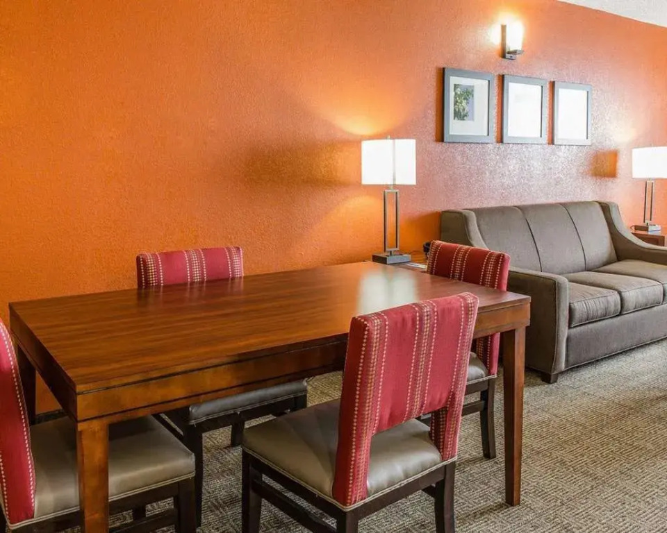 Comfort Inn & Suites