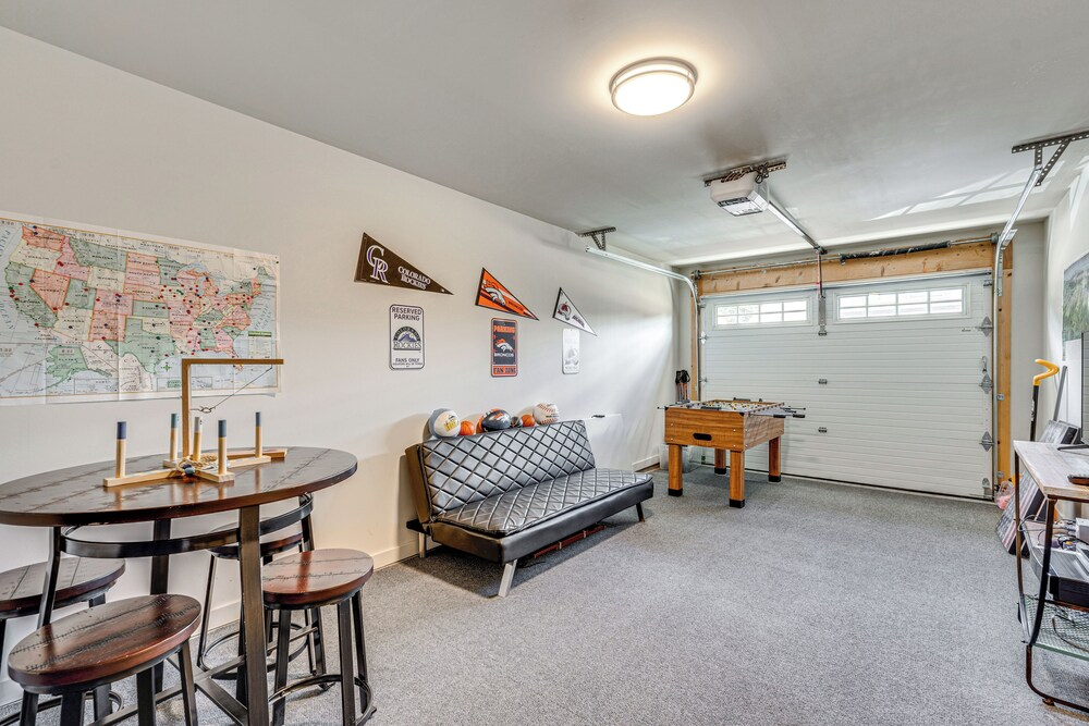 Newly Built Estes Park Townhome, 2 Miles to Rmnp!