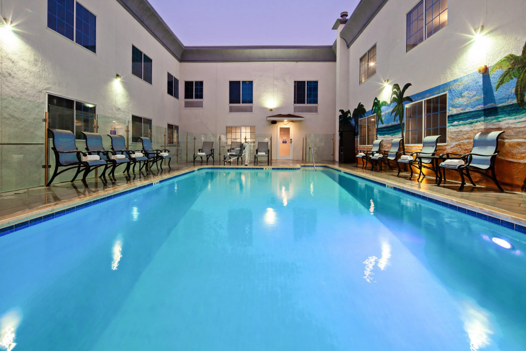 Holiday Inn Express Hollywood Walk of Fame by IHG