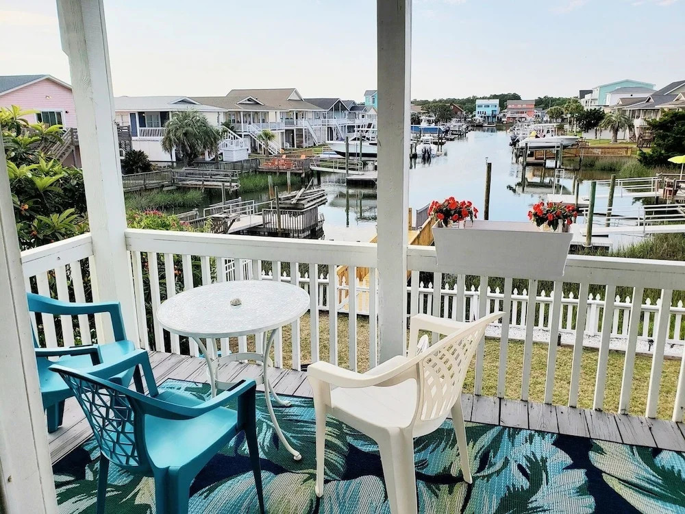 1 Galway Girl 3 Bedroom Home by RedAwning