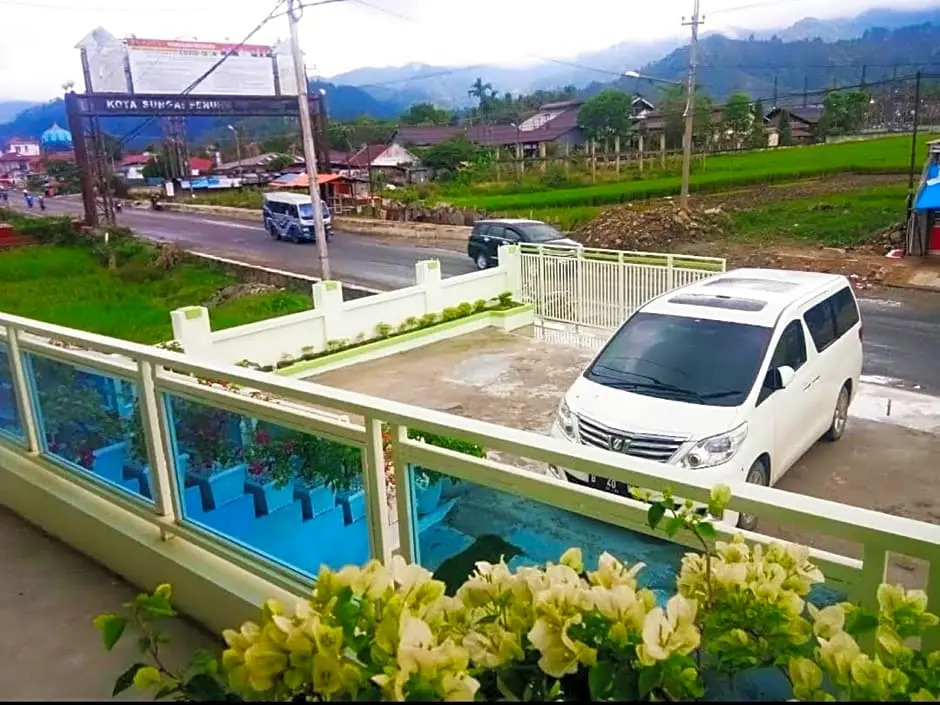 RedDoorz Syariah at Penginapan Queen Sungai Penuh