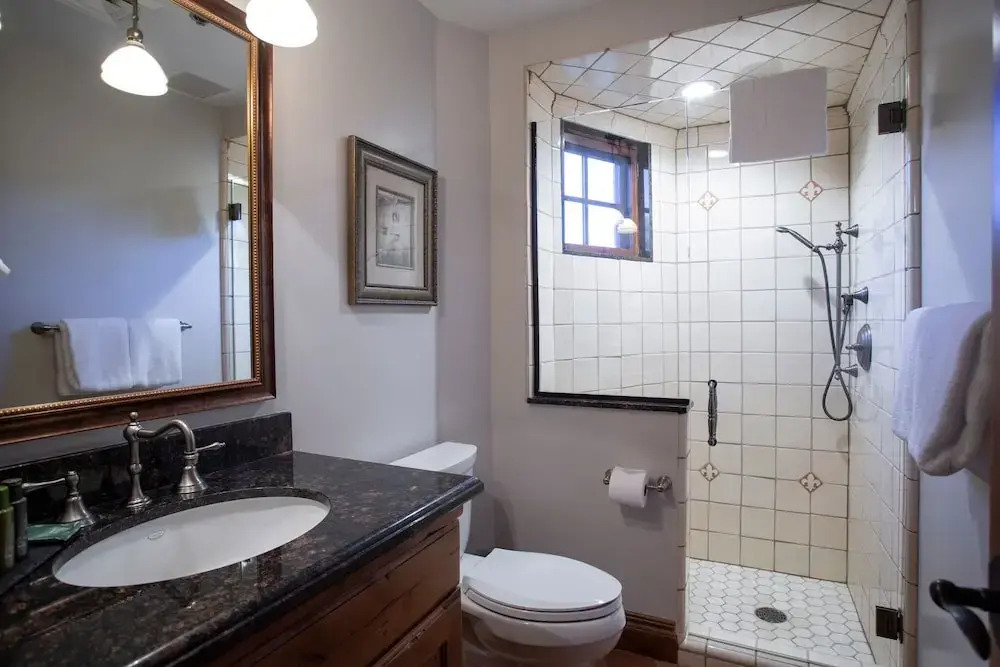 Grand Lodge - Five Bedroom #402 - Ski-in/ski-out 5 Condo