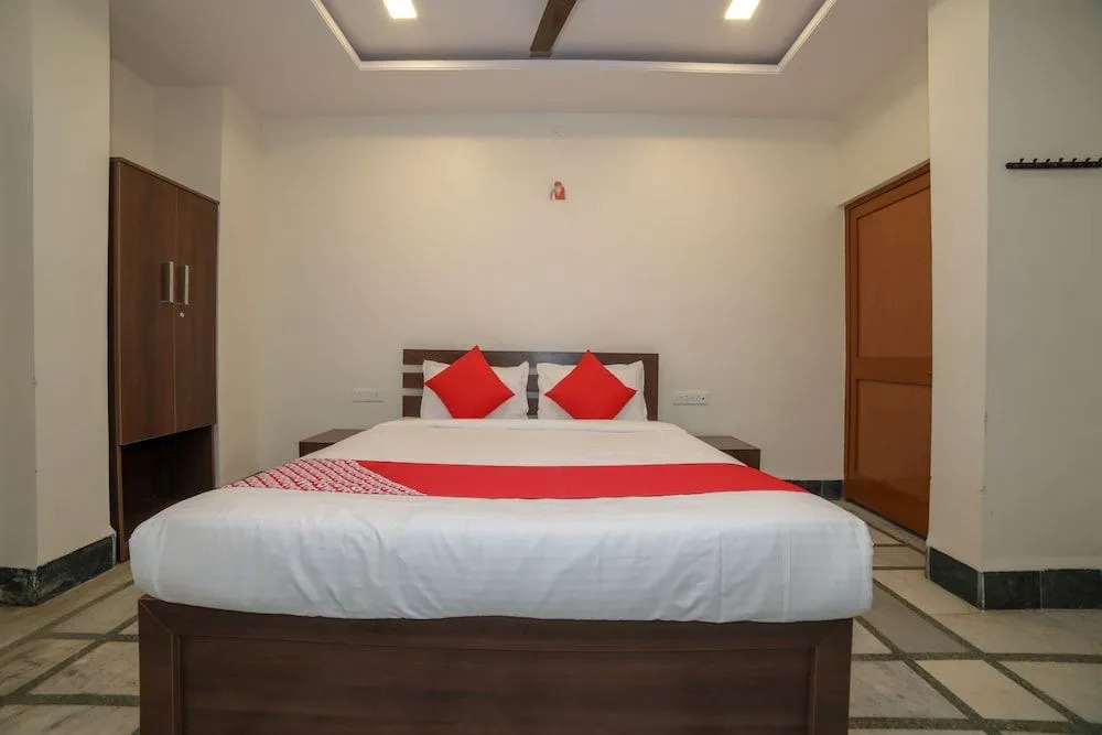 Anuj Guest House by OYO Rooms