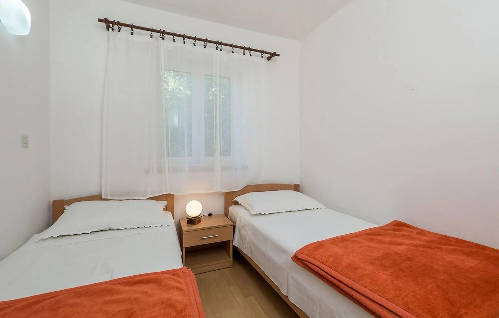 Awesome Apartment in Stara Novalja With 2 Bedrooms and Wifi