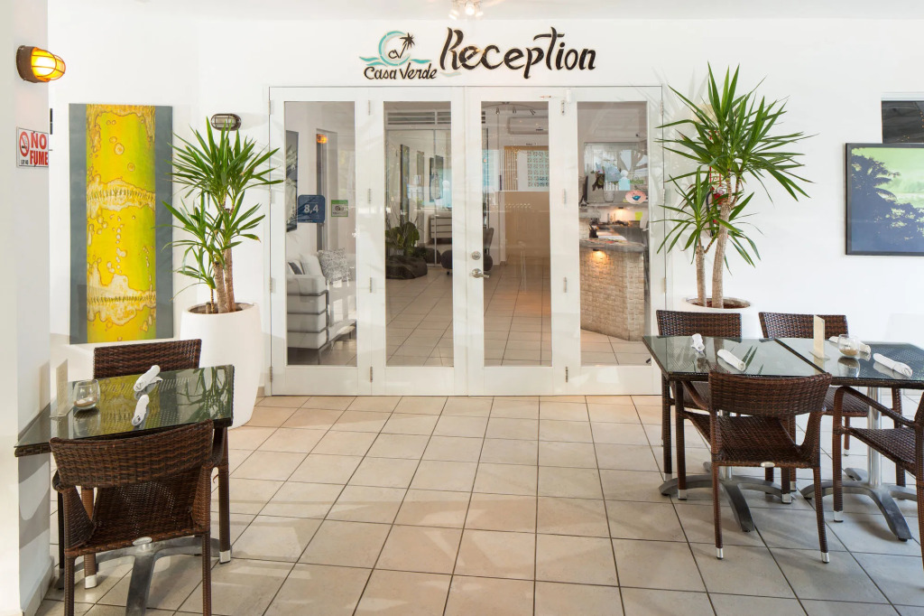 Casa Verde Hotel - Steps to the Beach, Pool, Restaurant & Bar