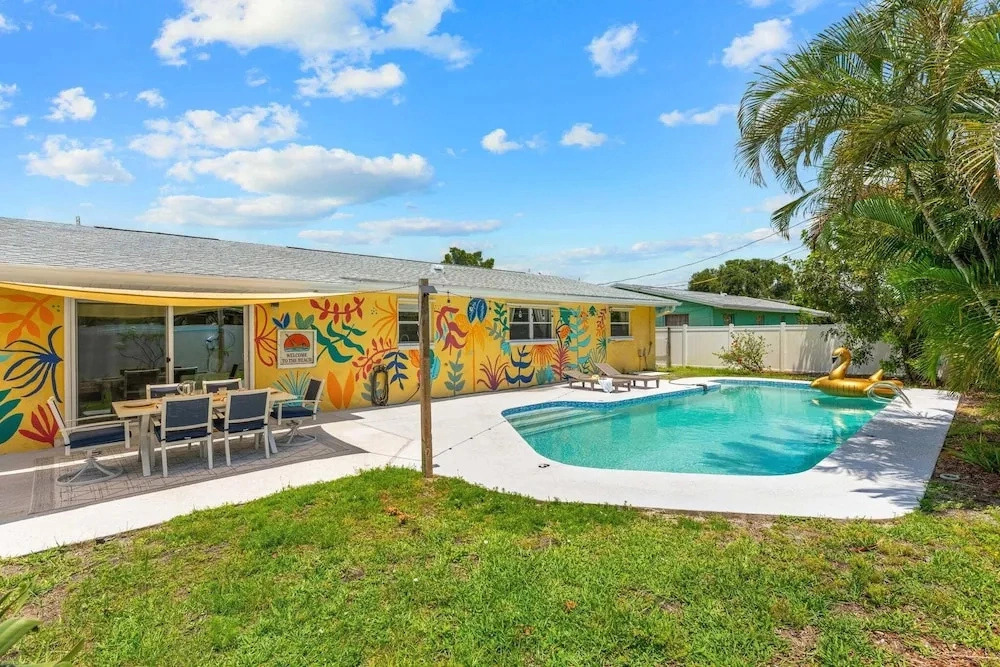 105 Bay Dr N