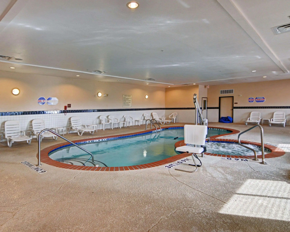 Quality Suites Near Cedar Creek Lake