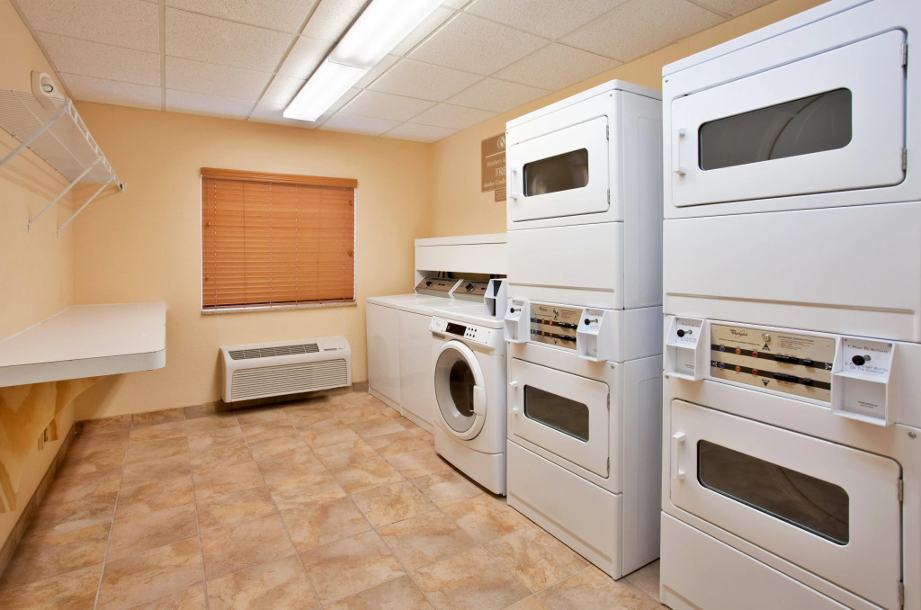 Candlewood Suites Kansas City Airport